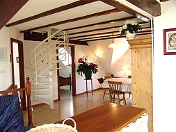 Pleasant dining-room, exposed beams